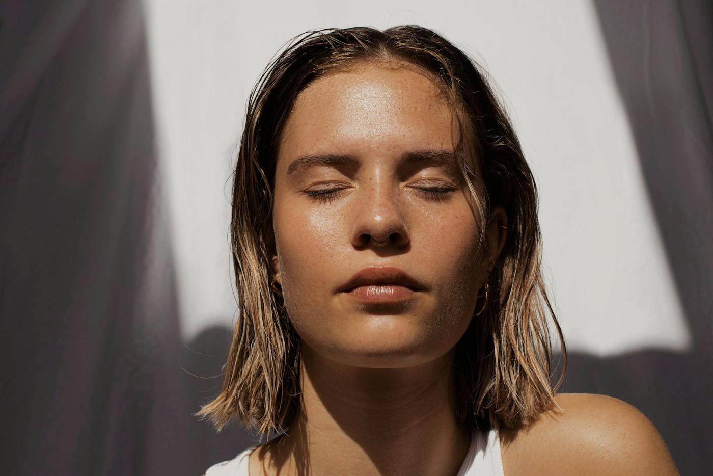 Immagine di repertorio: volto con luce naturale